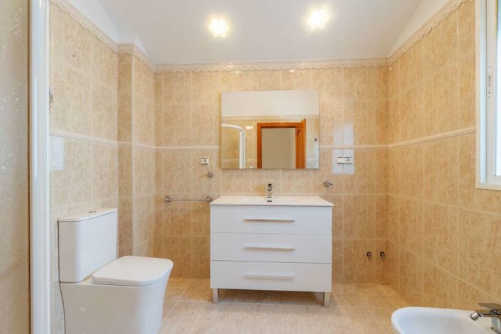 Image No.12-5 Bed Villa for sale