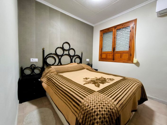 Image No.12-2 Bed Townhouse for sale