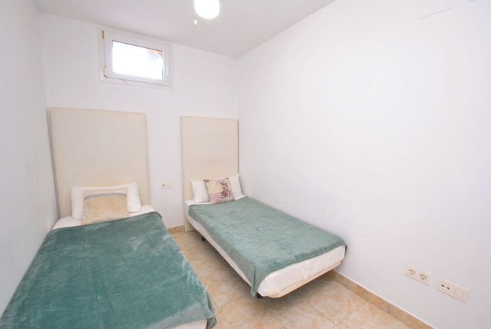 Image No.20-4 Bed Townhouse for sale