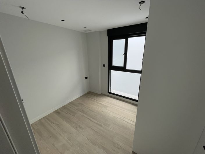 Image No.10-4 Bed House for sale