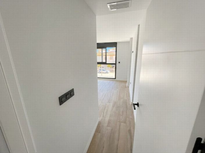 Image No.10-4 Bed Property for sale