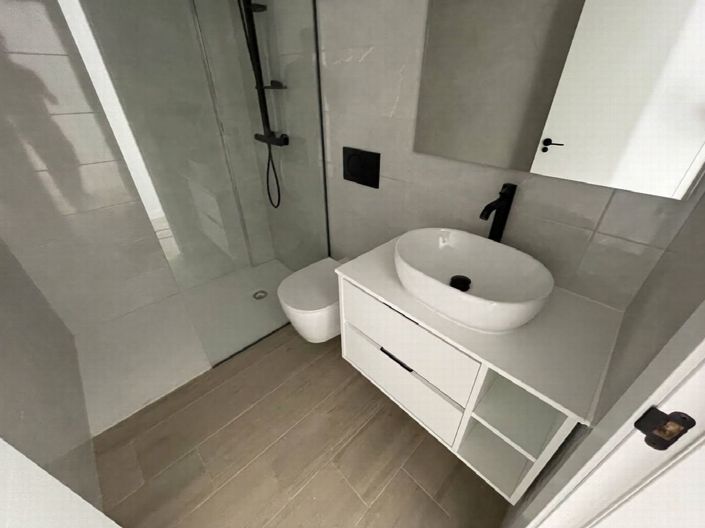 Image No.17-4 Bed Property for sale