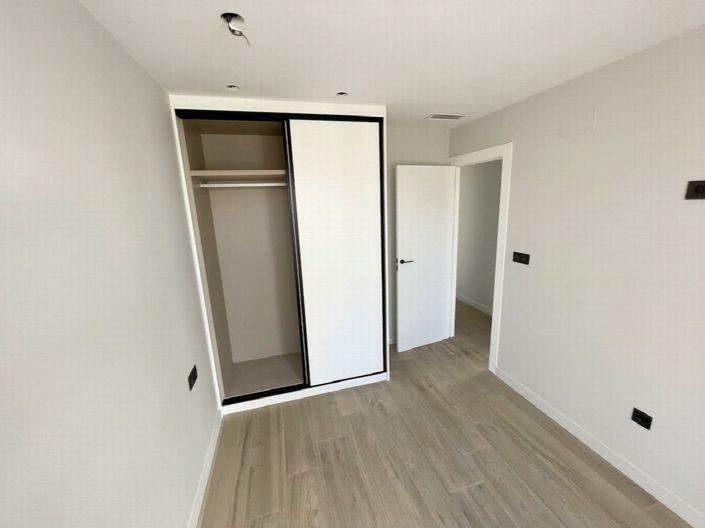 Image No.19-4 Bed Property for sale