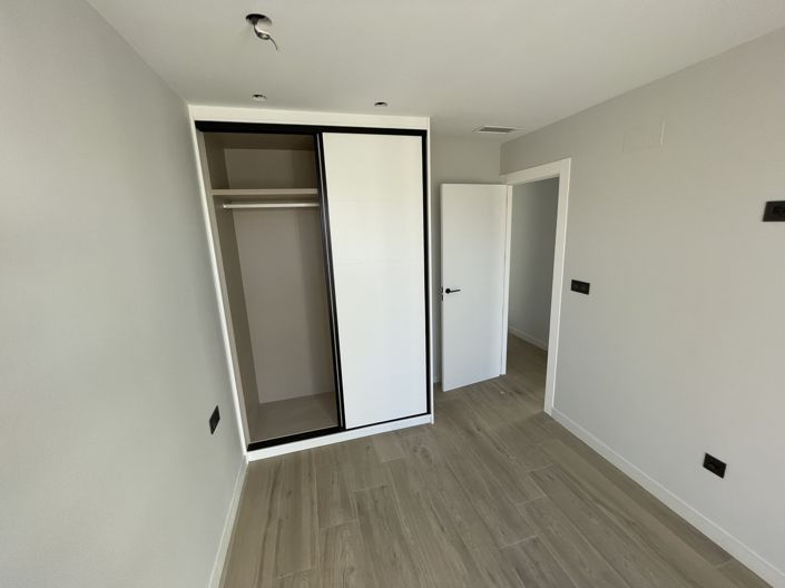 Image No.19-4 Bed Apartment for sale