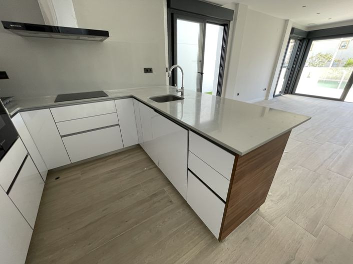 Image No.21-4 Bed House for sale