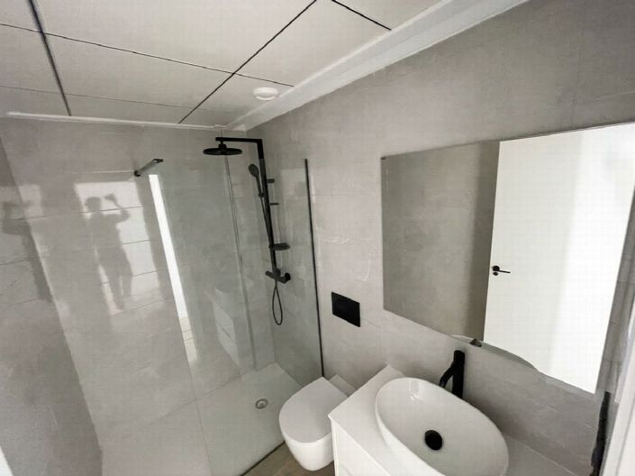 Image No.22-4 Bed Property for sale