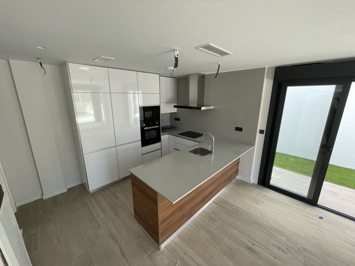 Image No.4-4 Bed House for sale
