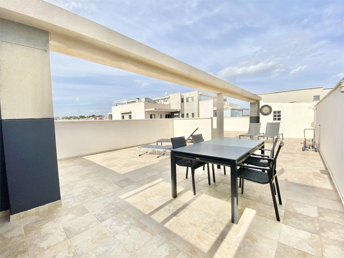 Image No.18-4 Bed House for sale