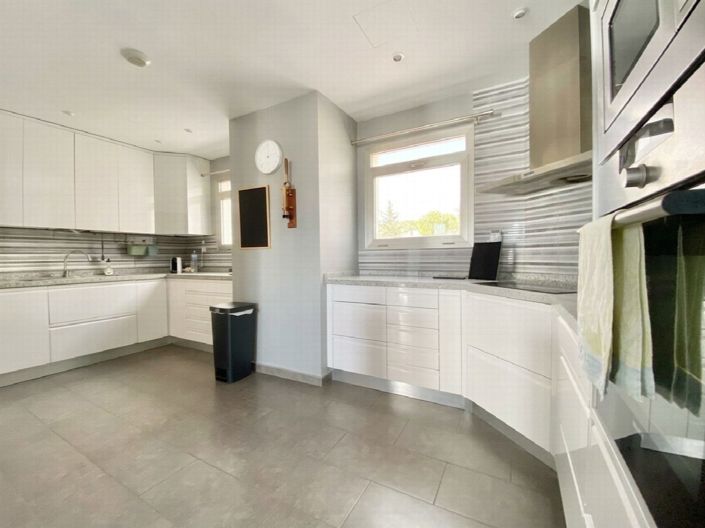 Image No.3-4 Bed Property for sale