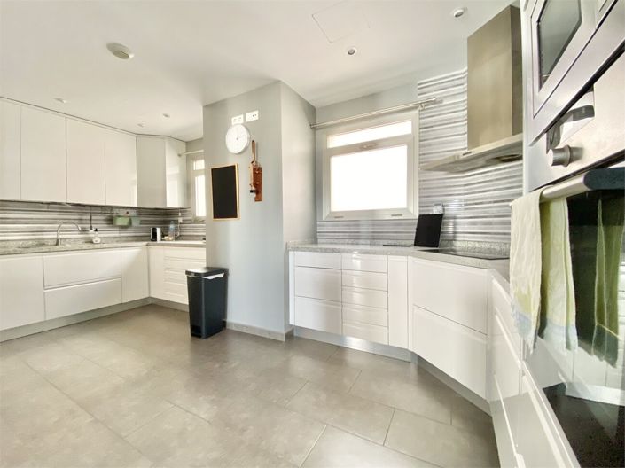 Image No.3-4 Bed House for sale