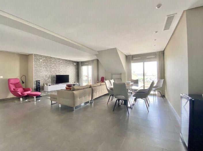 Image No.4-4 Bed Property for sale