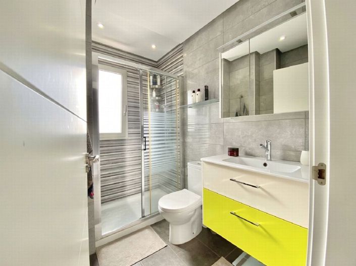 Image No.8-4 Bed Property for sale