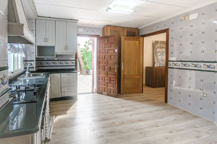 Image No.19-5 Bed Country House for sale