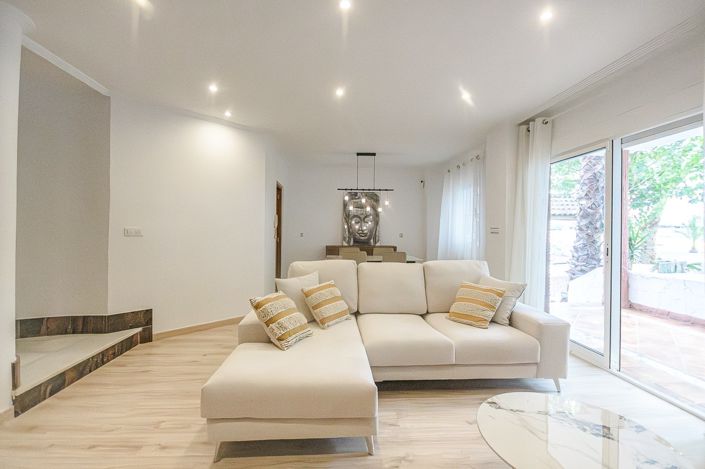 Image No.22-5 Bed Country House for sale