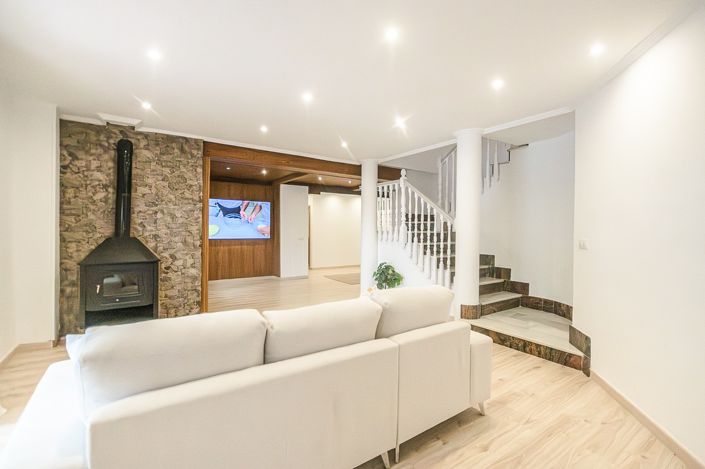 Image No.24-5 Bed Country House for sale