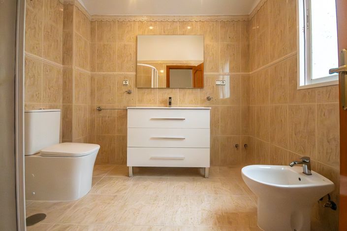 Image No.27-5 Bed Country House for sale