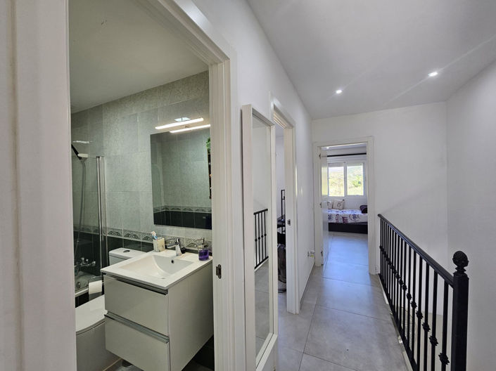 Image No.8-3 Bed Townhouse for sale