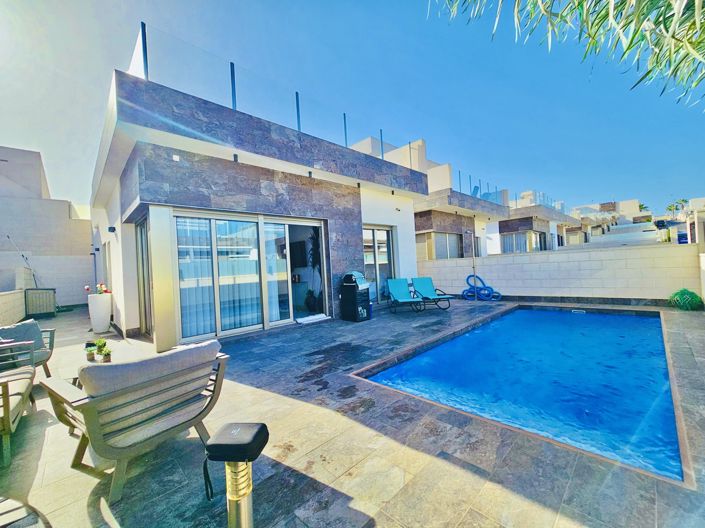 Image No.1-3 Bed Villa for sale