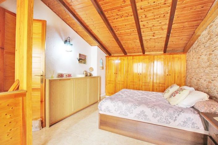 Image No.18-2 Bed House for sale