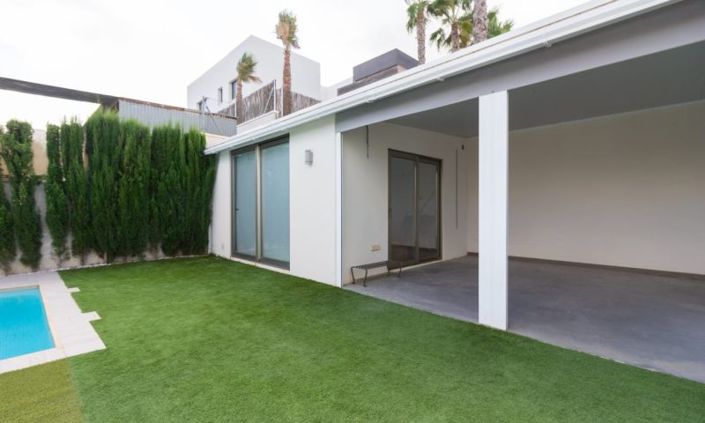 Image No.2-4 Bed Villa for sale