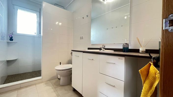 Image No.21-3 Bed Apartment for sale