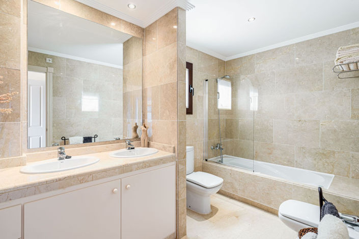 Image No.8-3 Bed Apartment for sale