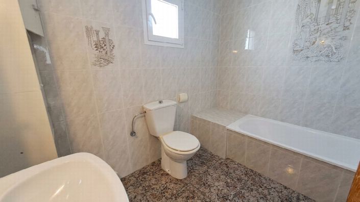 Image No.14-5 Bed Property for sale