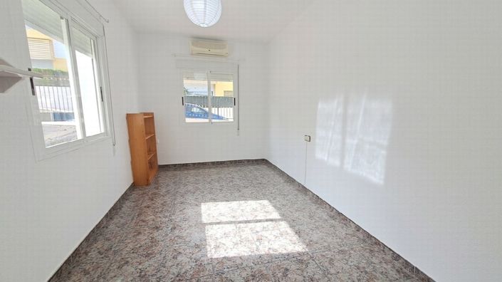 Image No.18-5 Bed Property for sale