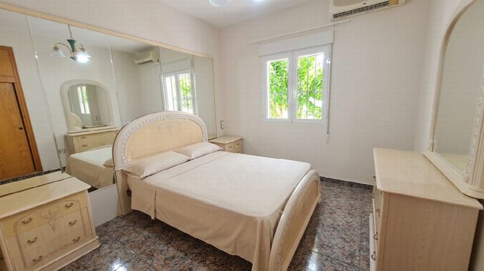 Image No.20-5 Bed Property for sale