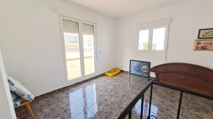 Image No.22-5 Bed Property for sale