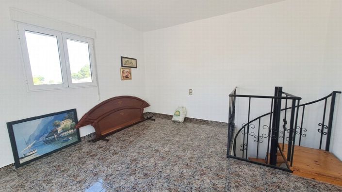Image No.23-5 Bed Property for sale