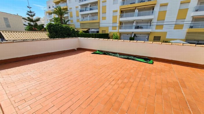 Image No.24-5 Bed Property for sale
