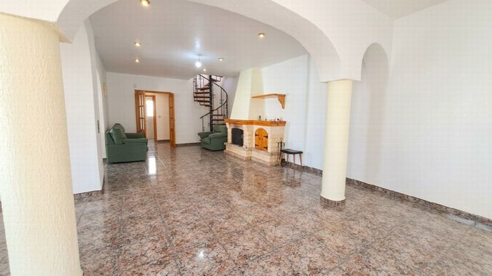 Image No.6-5 Bed Property for sale