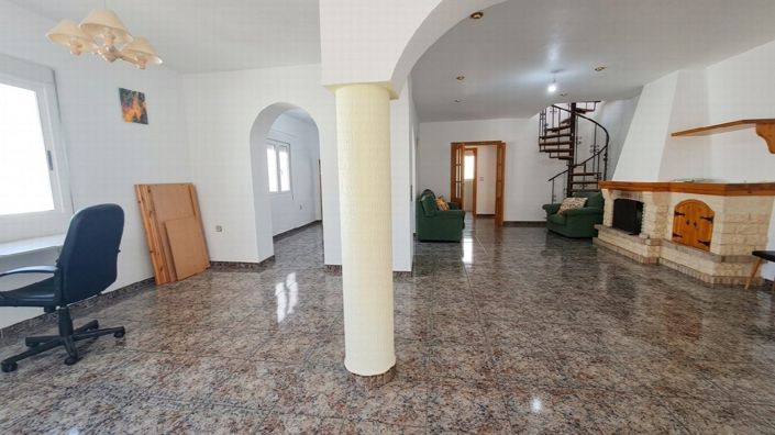 Image No.8-5 Bed Property for sale