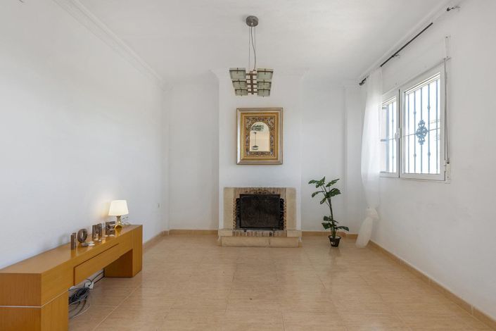 Image No.6-5 Bed Villa for sale