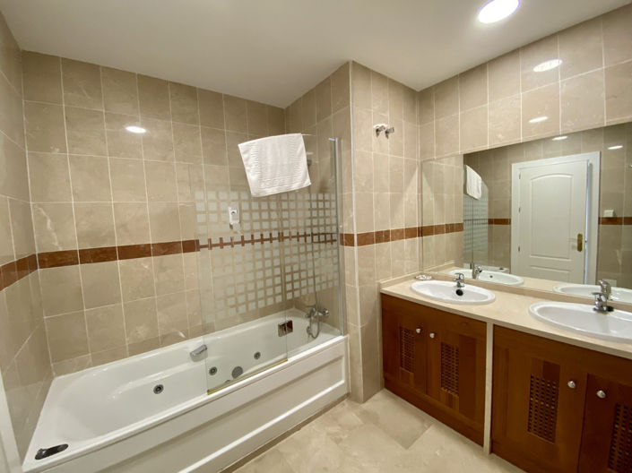 Image No.20-2 Bed Apartment for sale