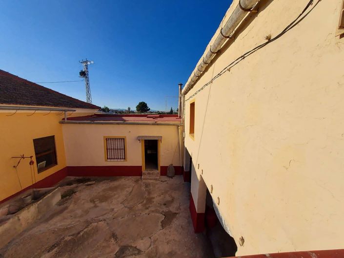 Image No.17-4 Bed Country House for sale