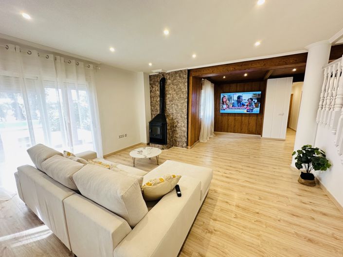 Image No.11-5 Bed Country House for sale