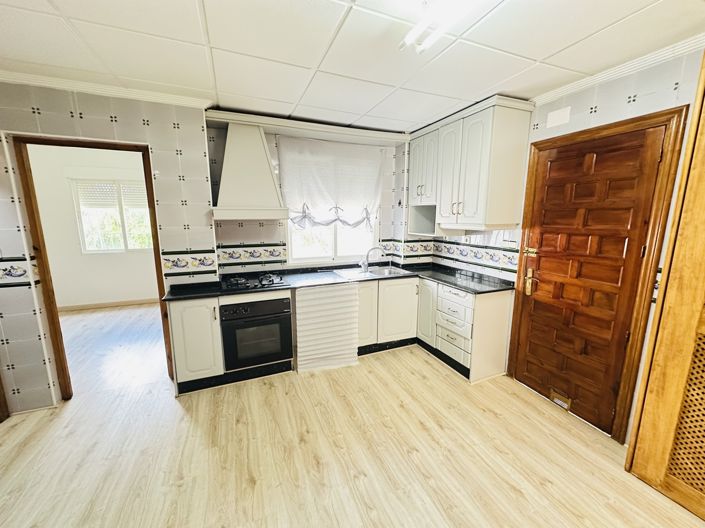 Image No.14-5 Bed Country House for sale