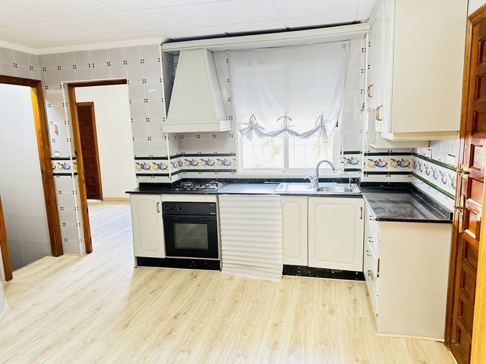 Image No.16-5 Bed Country House for sale