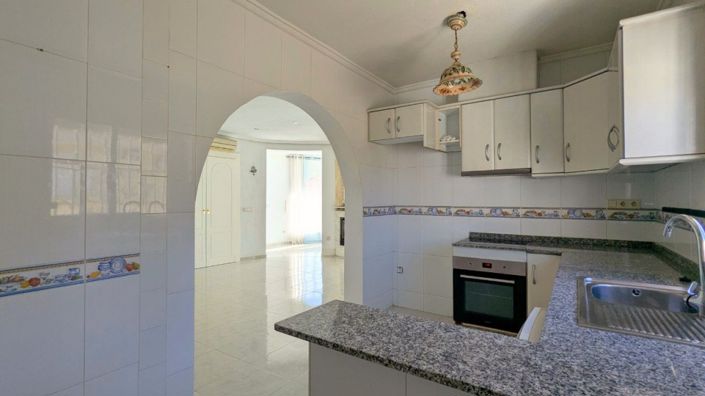 Image No.25-3 Bed Villa for sale