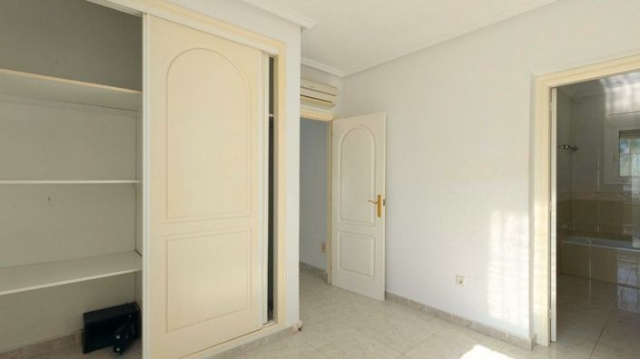 Image No.27-3 Bed Villa for sale