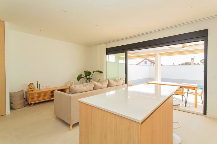 Image No.14-2 Bed Townhouse for sale