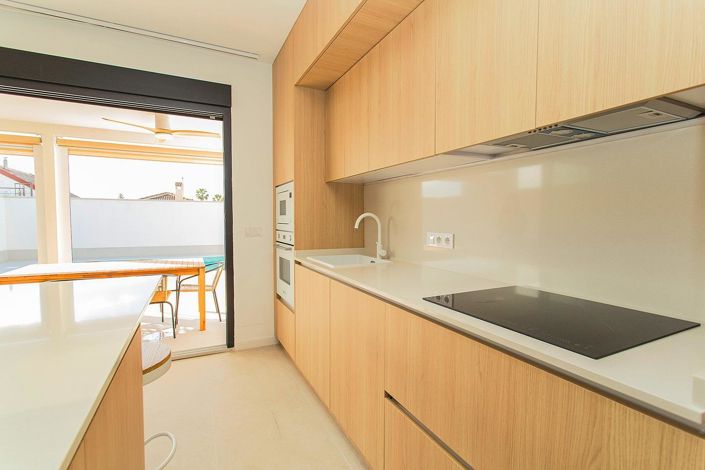 Image No.16-2 Bed Townhouse for sale