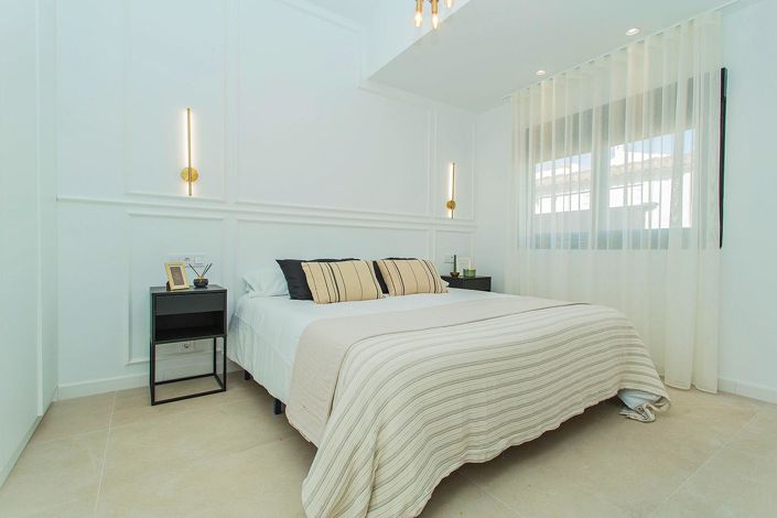 Image No.19-2 Bed Townhouse for sale