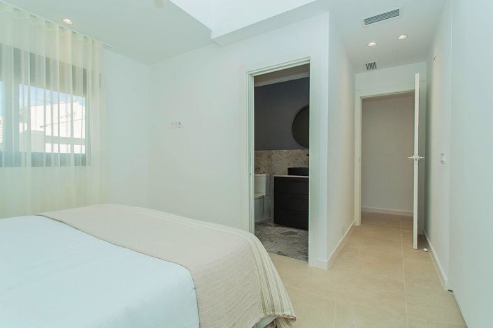 Image No.21-2 Bed Townhouse for sale