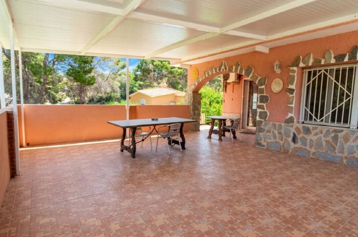 Image No.12-5 Bed Property for sale