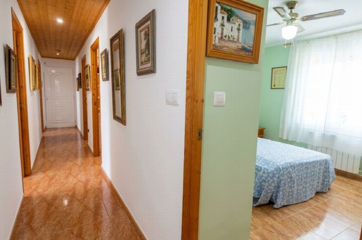 Image No.13-5 Bed Property for sale