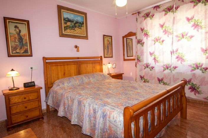 Image No.19-5 Bed Property for sale