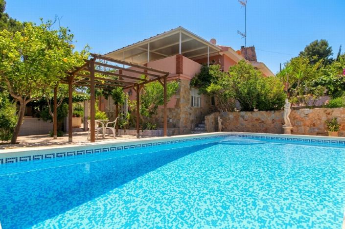 Image No.46-5 Bed Property for sale